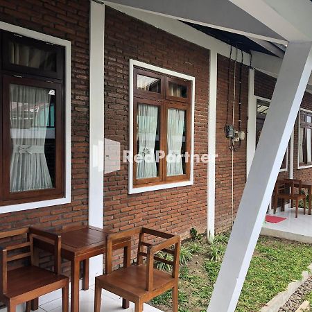 Rifka Annisa Guesthouse Syariah Redpartner Jogjacarta Exterior foto