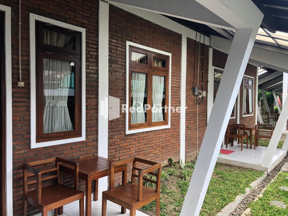 Rifka Annisa Guesthouse Syariah Redpartner Jogjacarta Exterior foto