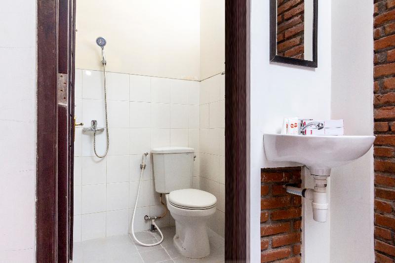 Rifka Annisa Guesthouse Syariah Redpartner Jogjacarta Exterior foto